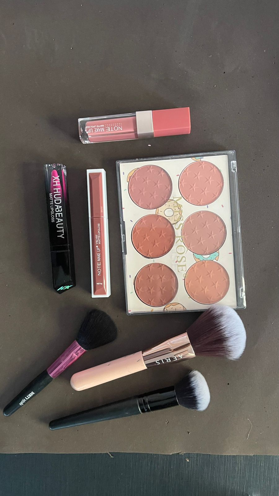 Deal 1 : Perfect Eyeshadow & Contour Blush Kit – Sculpt, Define & Enhance Your Natural Beauty