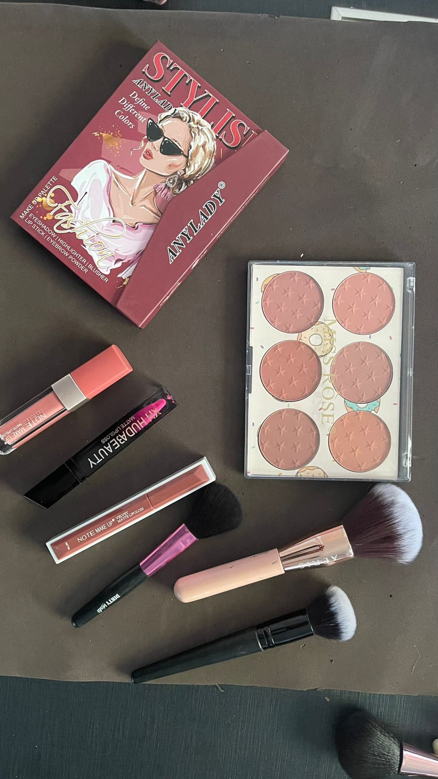 Deal 1 : Perfect Eyeshadow & Contour Blush Kit – Sculpt, Define & Enhance Your Natural Beauty