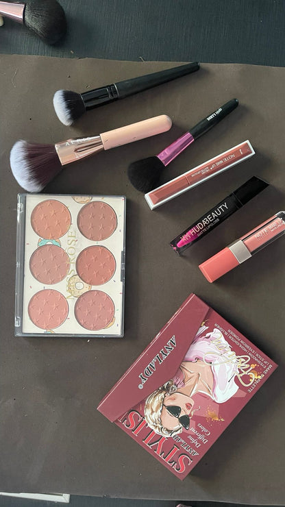 Deal 1 : Perfect Eyeshadow & Contour Blush Kit – Sculpt, Define & Enhance Your Natural Beauty