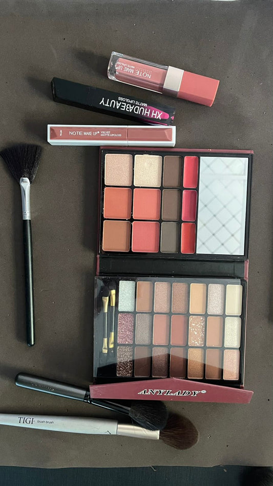 Stunning Face & Eyes Kit – Complete Makeup Set with Brushes & Lipsticks