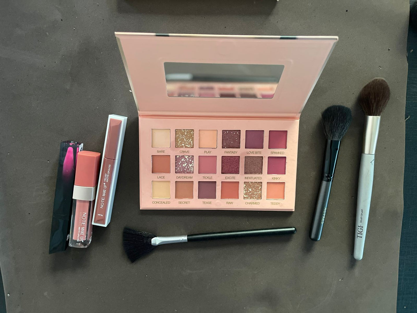 Glam to Natural Finish All-in-One Kit – From Bold Glam to Effortless Beauty